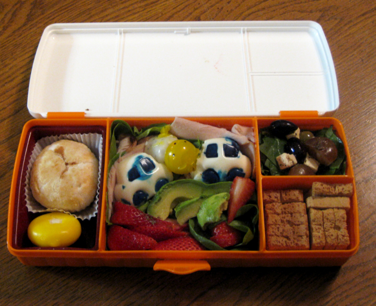 http://www.kahnhome.org/bentoreview/Tupperware/Cr15_scene.JPG