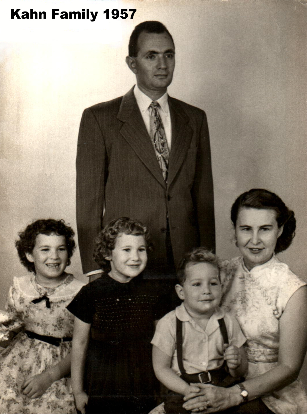 05KahnFamily_1957.jpg