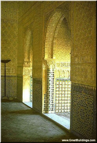 Alhambra - intricate walls 