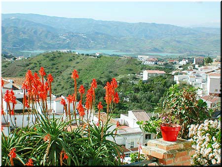 Lake Vinuela can just be glimpsed from Canillas de Aceituno. Or maybe this is the town of Vinuela. Whatever.