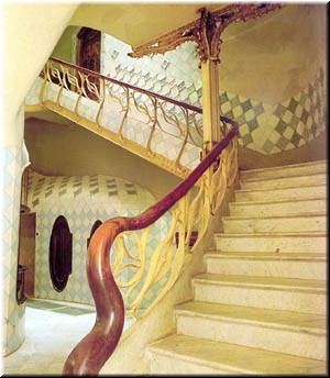 We didn't actually go on the tour of Casa Battlo, but we could see the stairs through the front door.