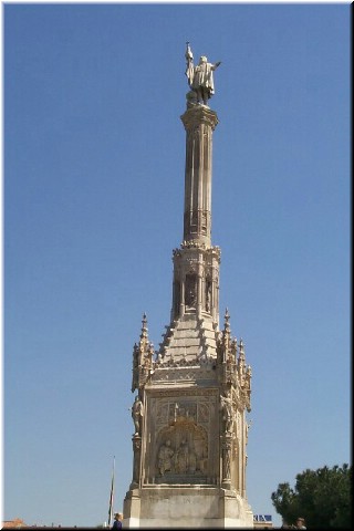 Plaza Colon - statue of good old Christopher