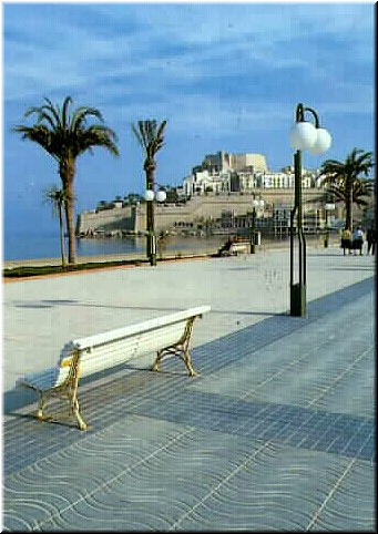 Peniscola - we had a pleasant lunch at outdoor tables overlooking this beach walk