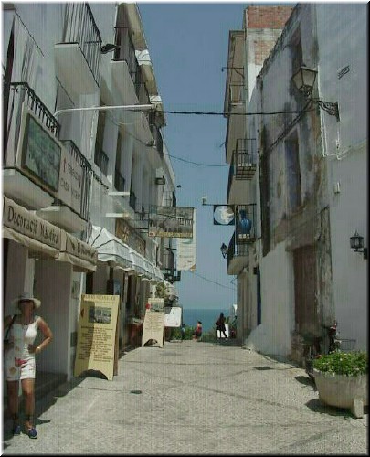 There are also lots of little shops and rather pricey restaurants within the castle walls