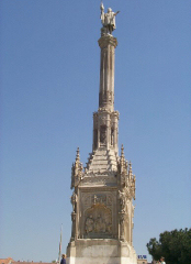 Plaza de Colon - statue of Columbus